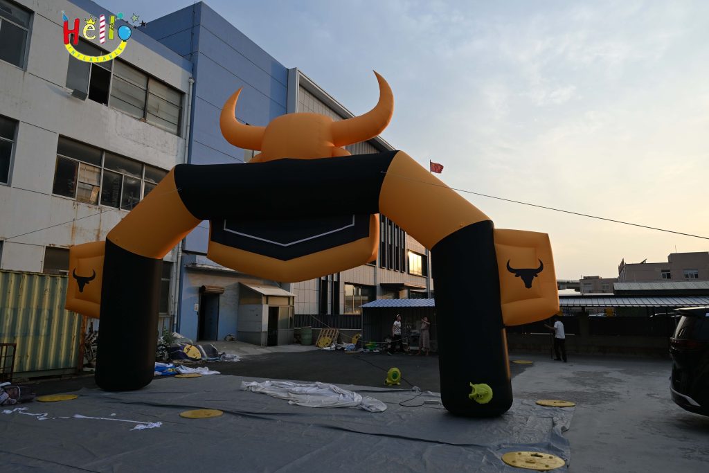 Customized Black and Yellow Color Blocked Cow Head Arch Advertising Inflatable for Competition Activities插图3
