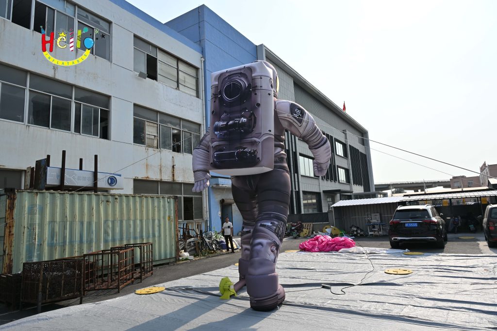 Customized Giant Walking Astronaut Inflatable Advertising Product插图2