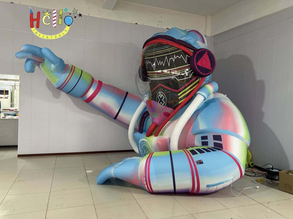 4-Meter-Long 3-Meter-High Inflatable Half Body Astronaut Cartoon Type插图2