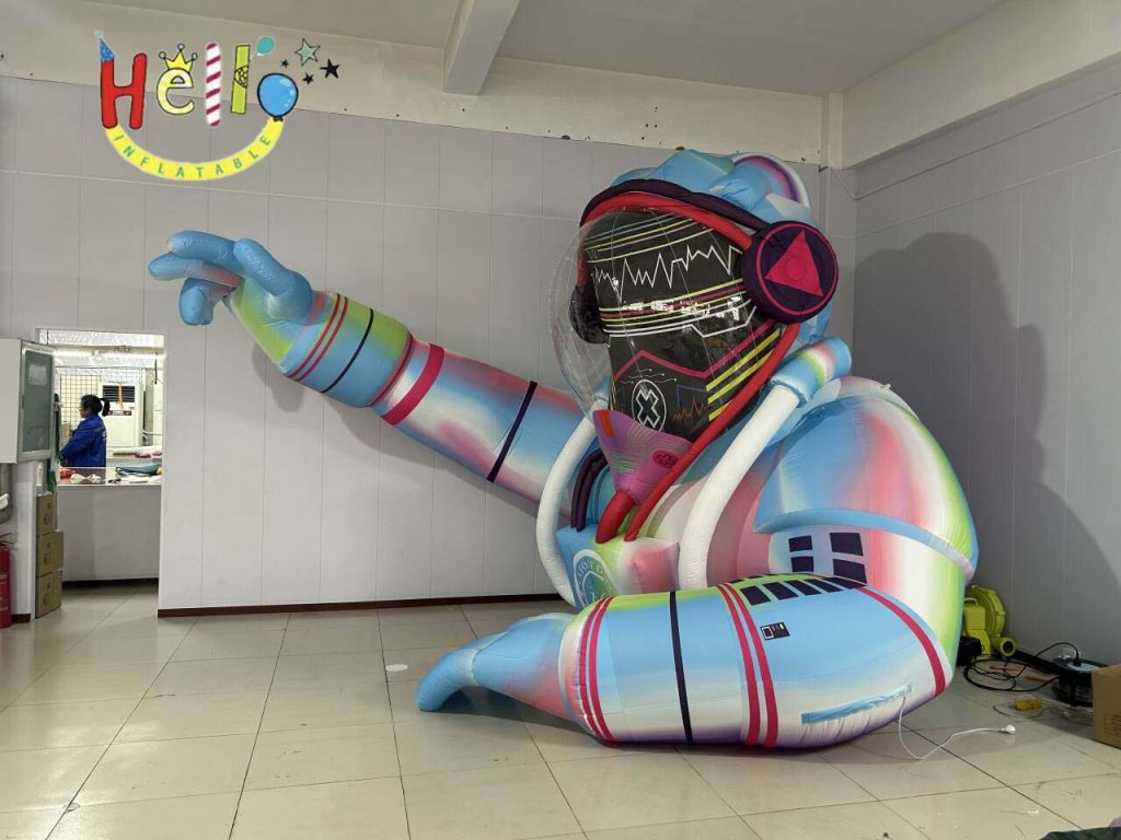 4-Meter-Long 3-Meter-High Inflatable Half Body Astronaut Cartoon Type