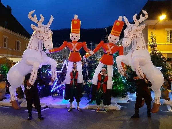 HOME插图14 inflatable cartoon