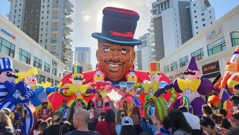 HOME插图22 inflatable_cartoon