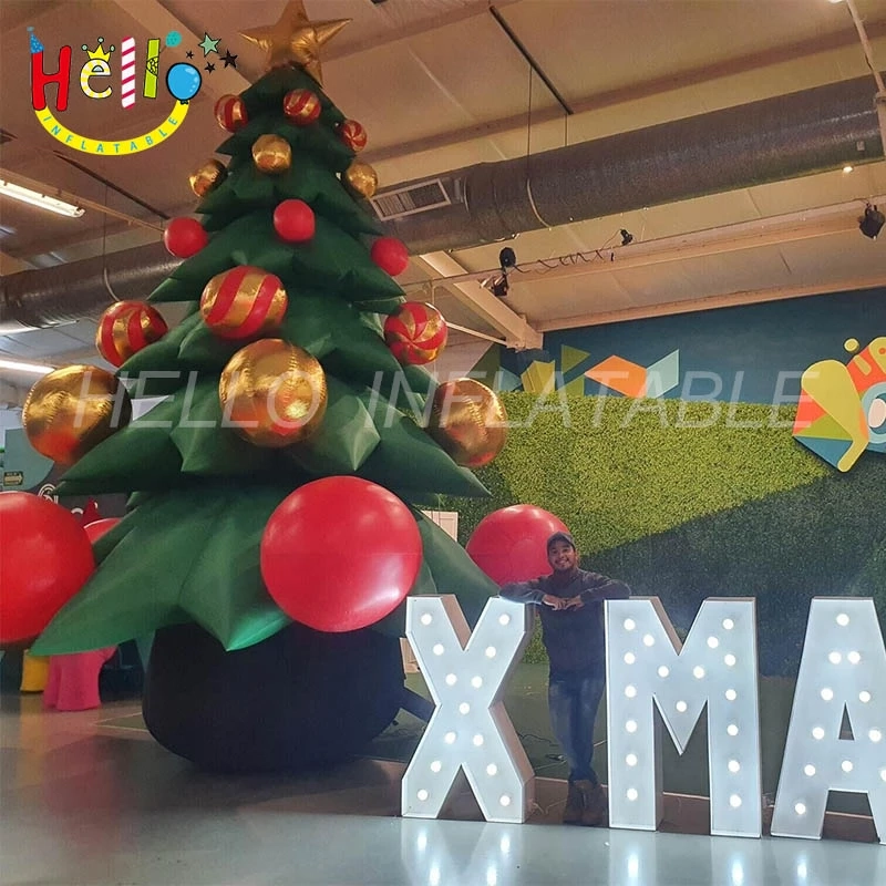 10 Creative Ways to Use Christmas Inflatables in Cityscape and Public Spaces插图2 Christmas tree