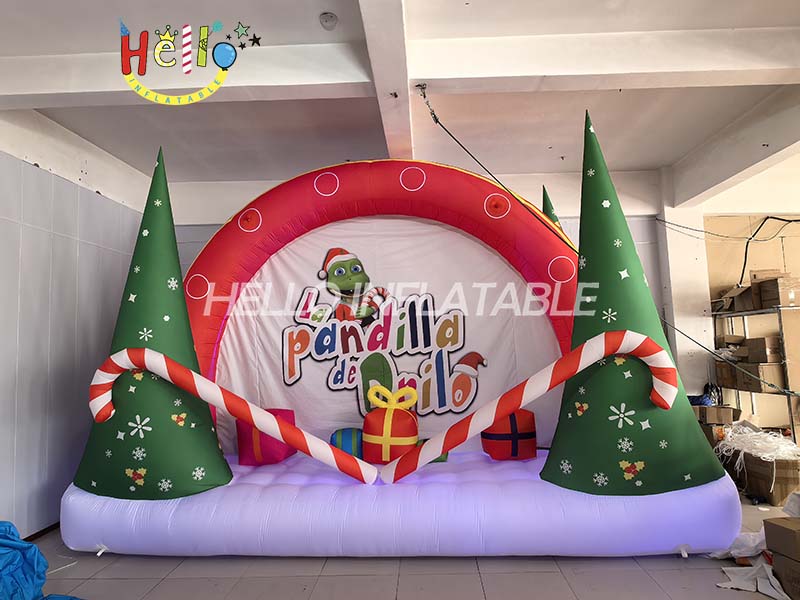 Custom Design Giant Outdoor Christmas Decorations Inflatable Christmas Tree Background With Led Light for Yard Party Decoration