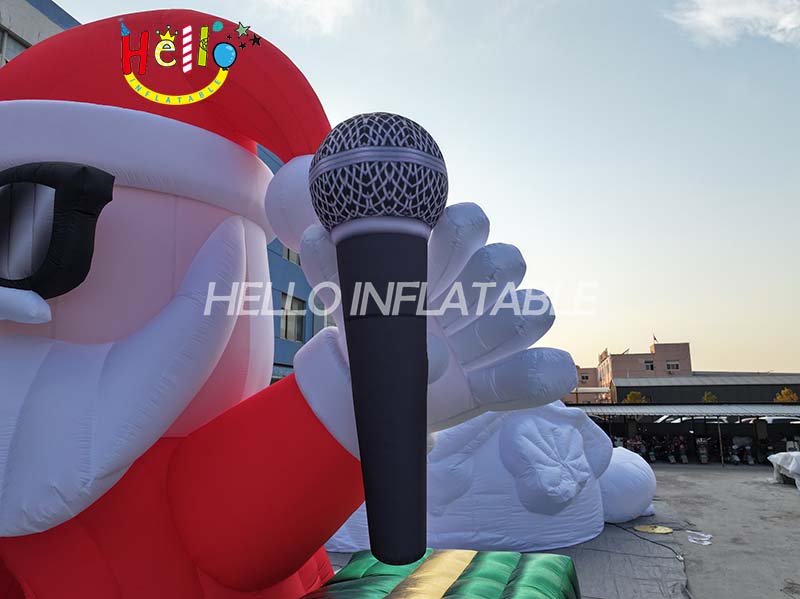 Customized Inflatable Christmas Blow up Santa Claus Inflatable Singing Santa With Guitar Microphone and Gift Box插图3 Customized Inflatable Christmas Blow up Santa Claus Inflatable Singing Santa With Guitar Microphone and Gift Box插图3