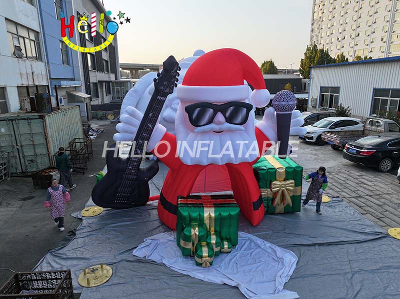 Customized Inflatable Christmas Blow up Santa Claus Inflatable Singing Santa With Guitar Microphone and Gift Box插图4 Customized Inflatable Christmas Blow up Santa Claus Inflatable Singing Santa With Guitar Microphone and Gift Box插图4