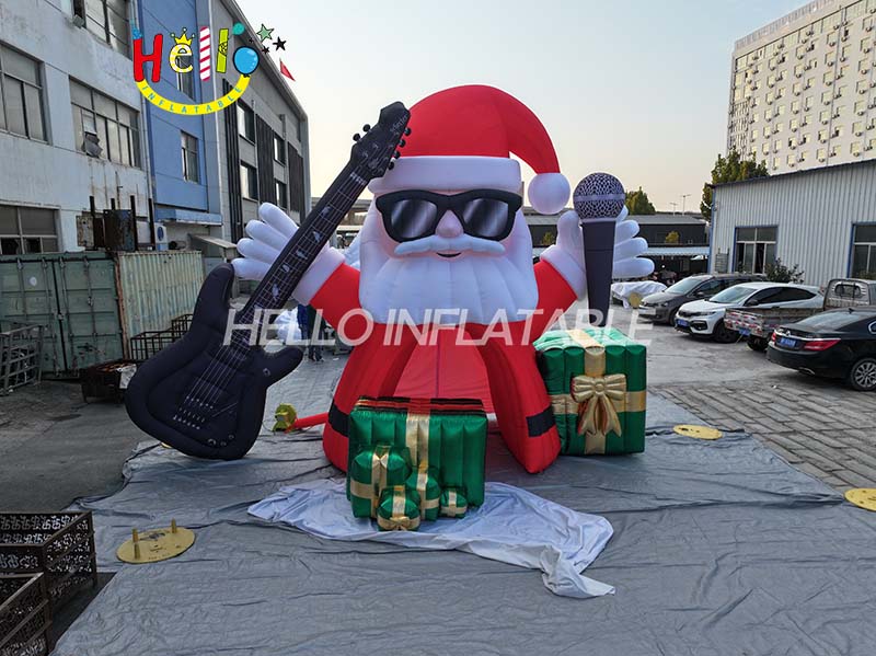 Customized Inflatable Christmas Blow up Santa Claus Inflatable Singing Santa With Guitar Microphone and Gift Box插图5 Customized Inflatable Christmas Blow up Santa Claus Inflatable Singing Santa With Guitar Microphone and Gift Box