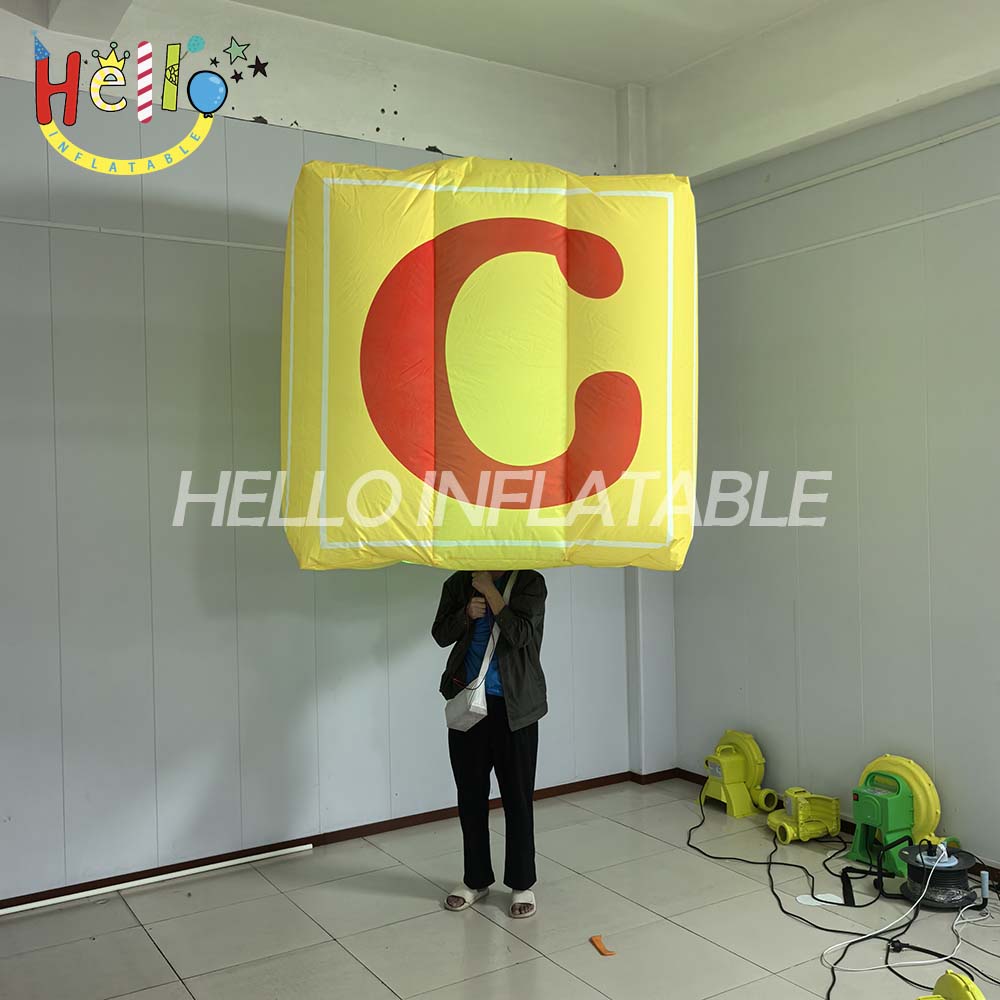 Hot Selling Custom Inflatable Cartoon Building Block Shaped Performance Parade Stage Props
