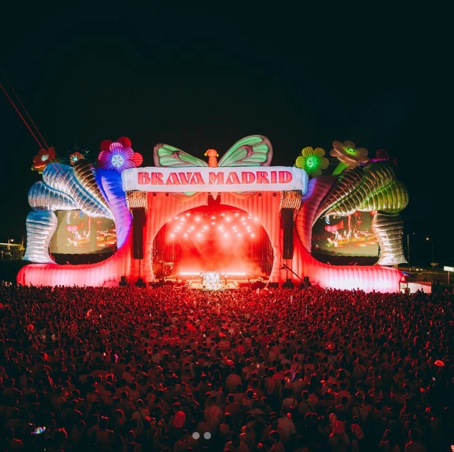 Custom Butterfly and Flower Stage Inflatables for Madrid’s Biggest Summer Festival插图1 custom stage inflatables2