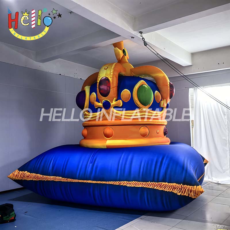 Crown on 4-meter-high Inflatable Cartoon Pillow for Event Decoration