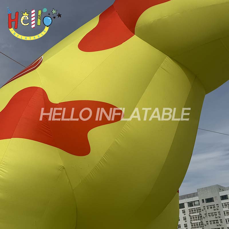 Giant Inflatable Cow (3)