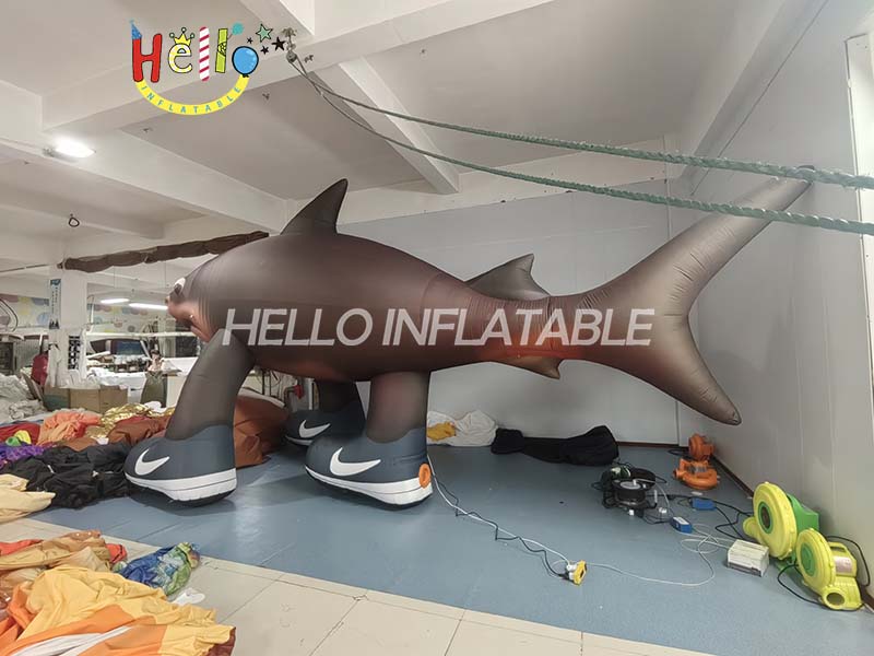 Inflatable cartoon shark wearing Nike sneakers for event promotion decoration (4)