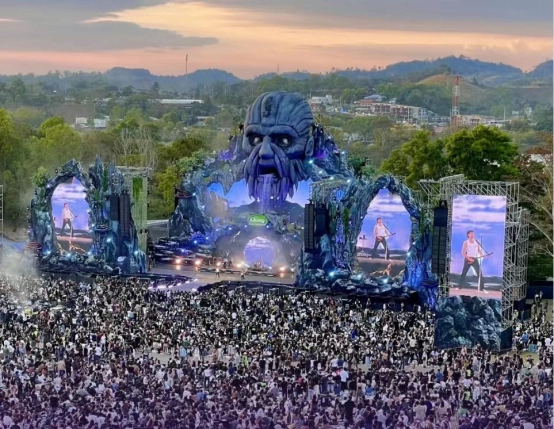 A 19-Meter Mountain God Mask Makes a Stunning Debut插图 inflatable mountain god mask(1)