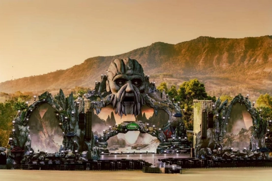 A 19-Meter Mountain God Mask Makes a Stunning Debut插图2 inflatable mountain god mask(3)