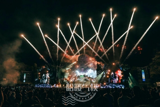 A 19-Meter Mountain God Mask Makes a Stunning Debut插图5 inflatable mountain god mask(6)