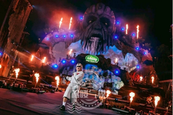 A 19-Meter Mountain God Mask Makes a Stunning Debut插图6 inflatable mountain god mask(7)