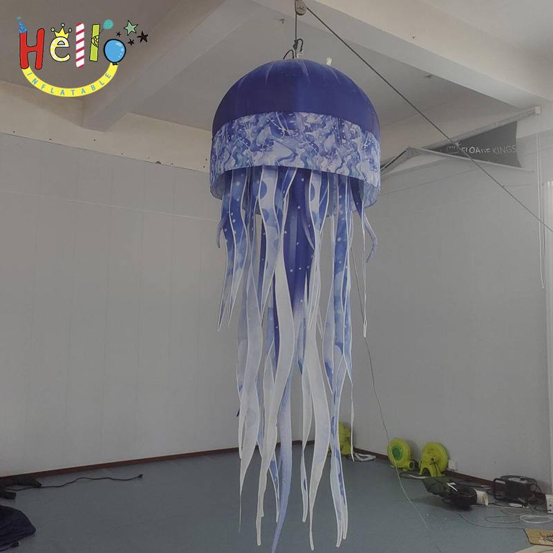 Giant Hanging Inflatable Blue Jellyfish, Custom Large Inflatable Sea Creature for Event Decoration and Advertising Display插图 Giant Hanging Inflatable Blue Jellyfish, Custom Large Inflatable Sea Creature for Event Decoration and Advertising Display