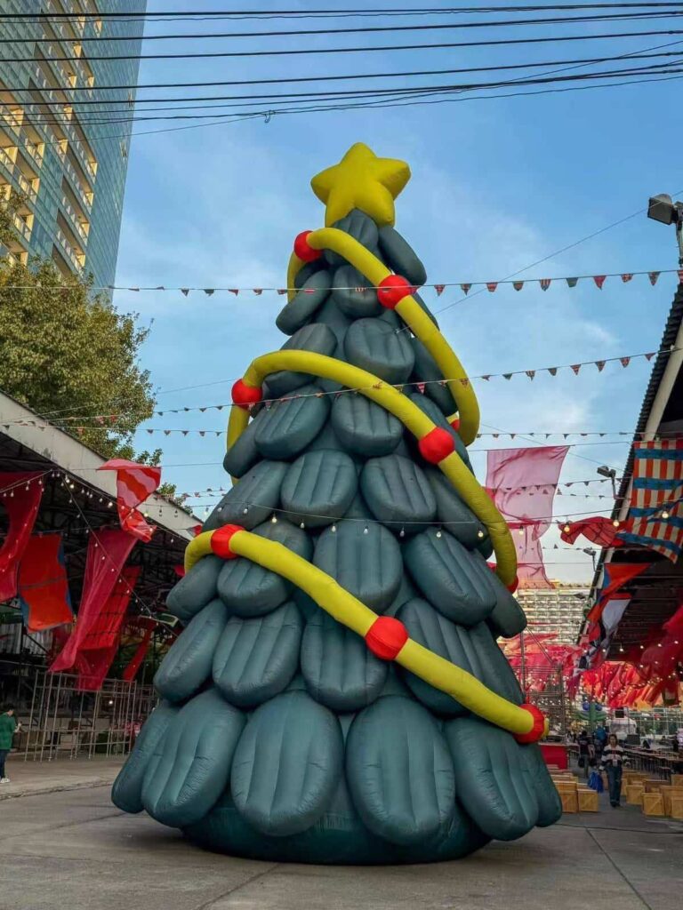 How to Choose Commercial Christmas Inflatables for Malls, Christmas Markets, and Brand Events in 2026插图1 christmas inflatables(2)