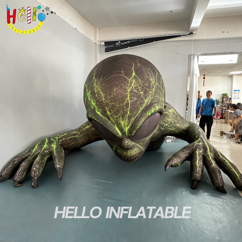 Giant Realistic Alien Inflatable with Glowing Veins for Halloween Sci Fi Decoration插图 Giant Realistic Alien Inflatable with Glowing Veins for Halloween Sci Fi Decoration