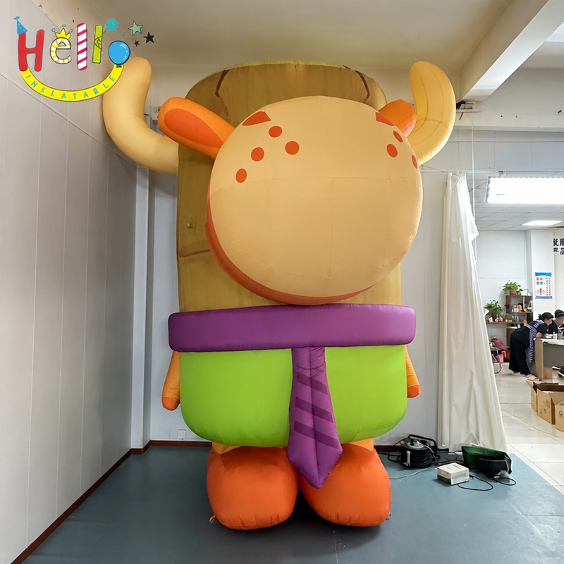 Giant Cartoon Inflatable Cow Mascot with Tie for Commercial Event Decoration插图 Giant Cartoon Inflatable Cow Mascot with Tie for Commercial Event Decoration